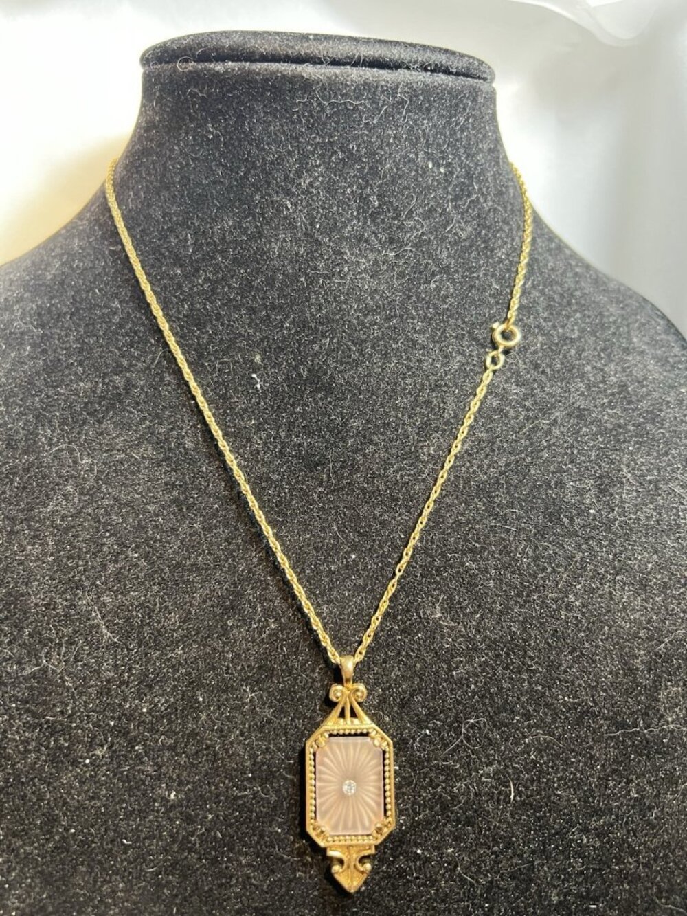 Vintage AVON Frostlight Camphor Glass Victorian Style Pendant Necklace 70s EUC